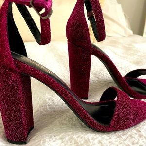 Brash Sparkly Magenta Chunk Heel Size 7